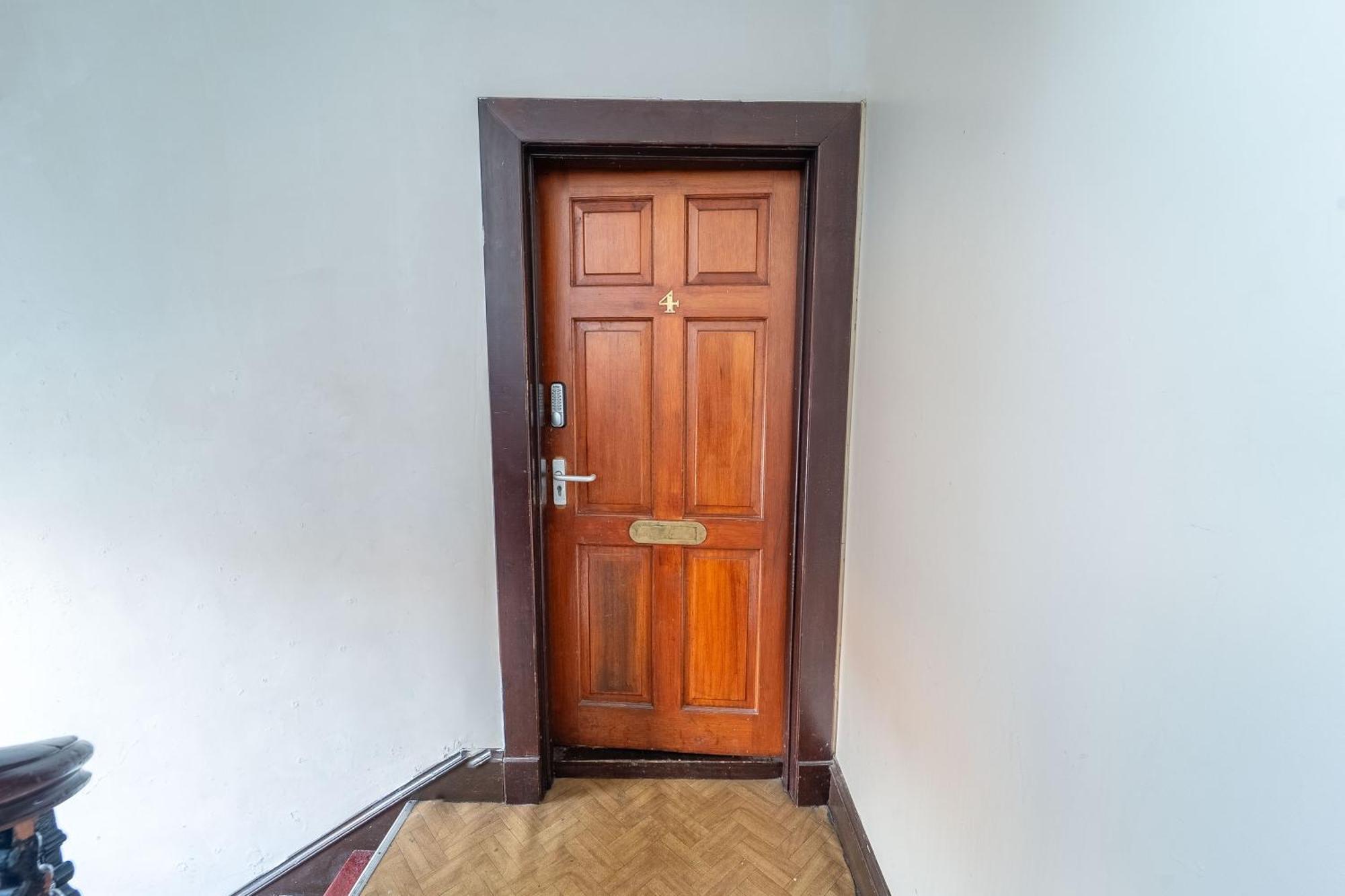 Prime Location Rooms In High Street Форт Уилям Екстериор снимка