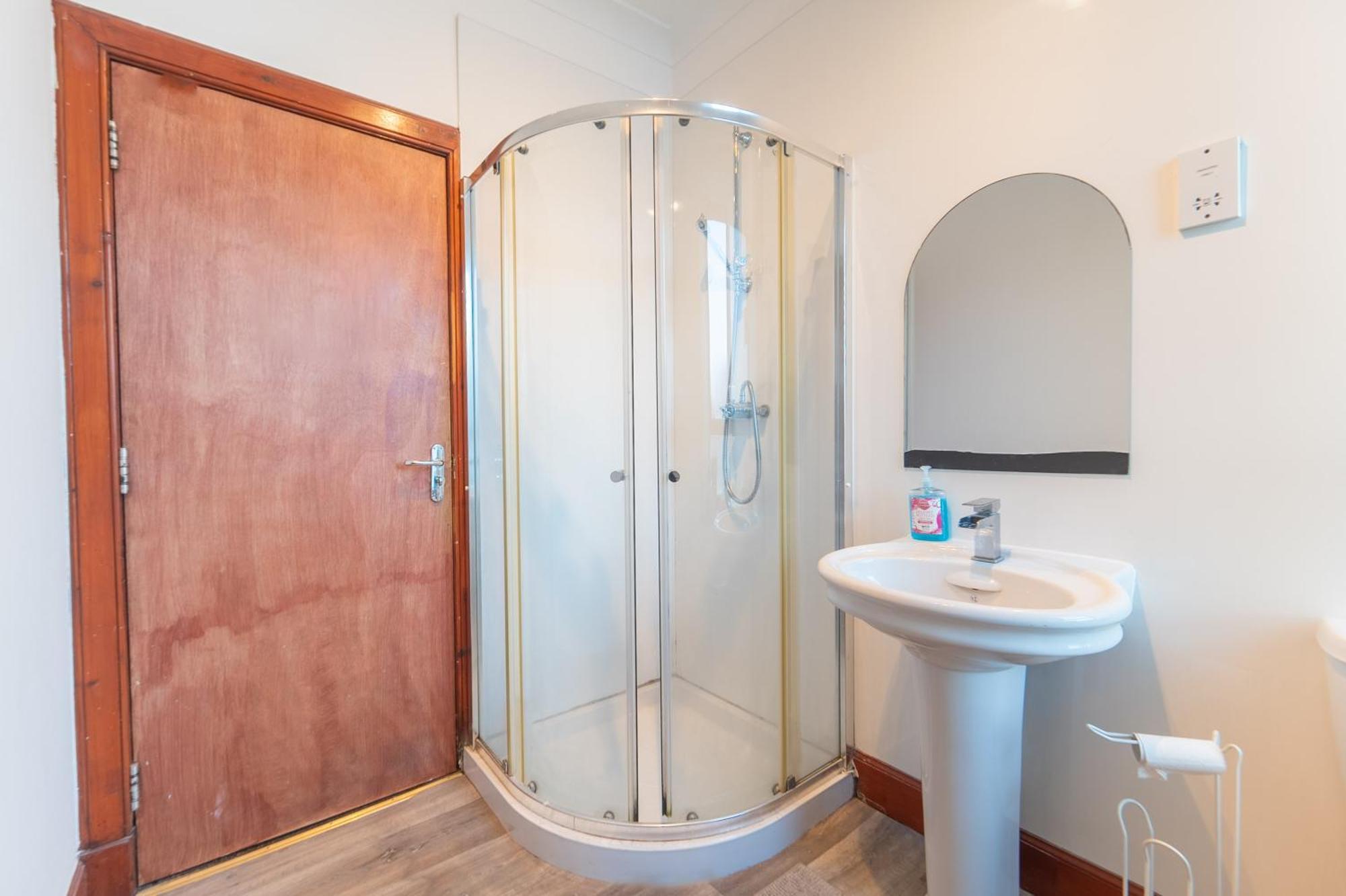 Prime Location Rooms In High Street Форт Уилям Екстериор снимка