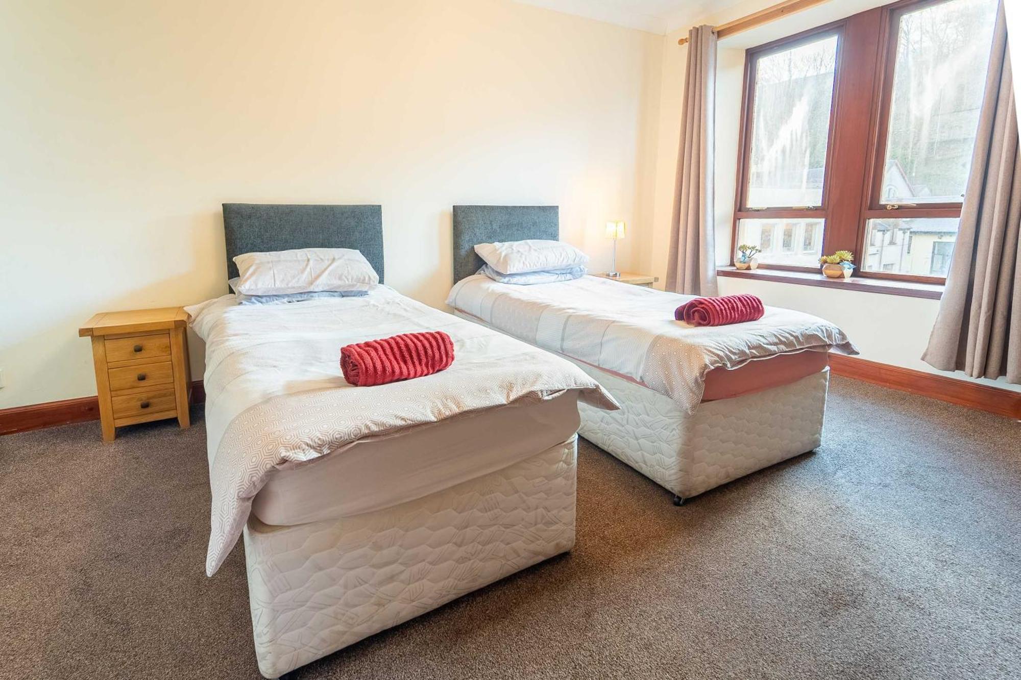 Prime Location Rooms In High Street Форт Уилям Екстериор снимка