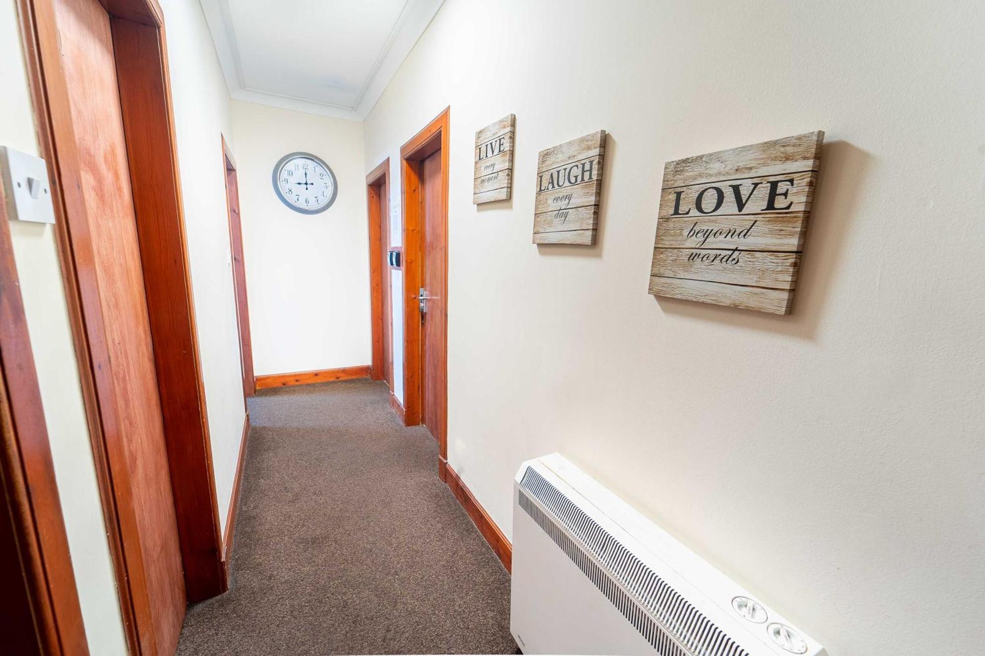 Prime Location Rooms In High Street Форт Уилям Екстериор снимка